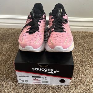 Women’s Saucony Endorphin Shift. Excellent condition
